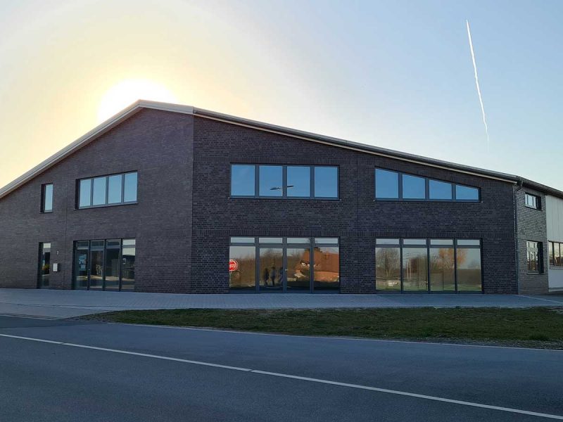 Firma – Halle Firma - Halle